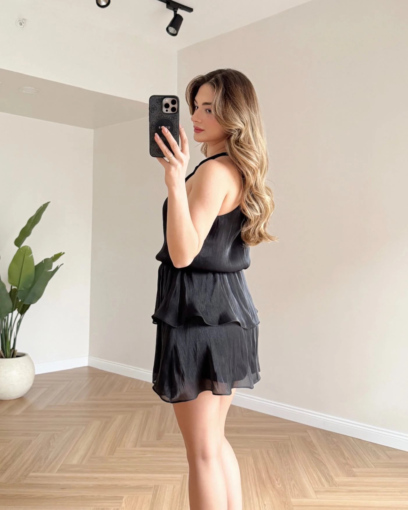 LOLY Eteği Katlı Elbise - Siyah