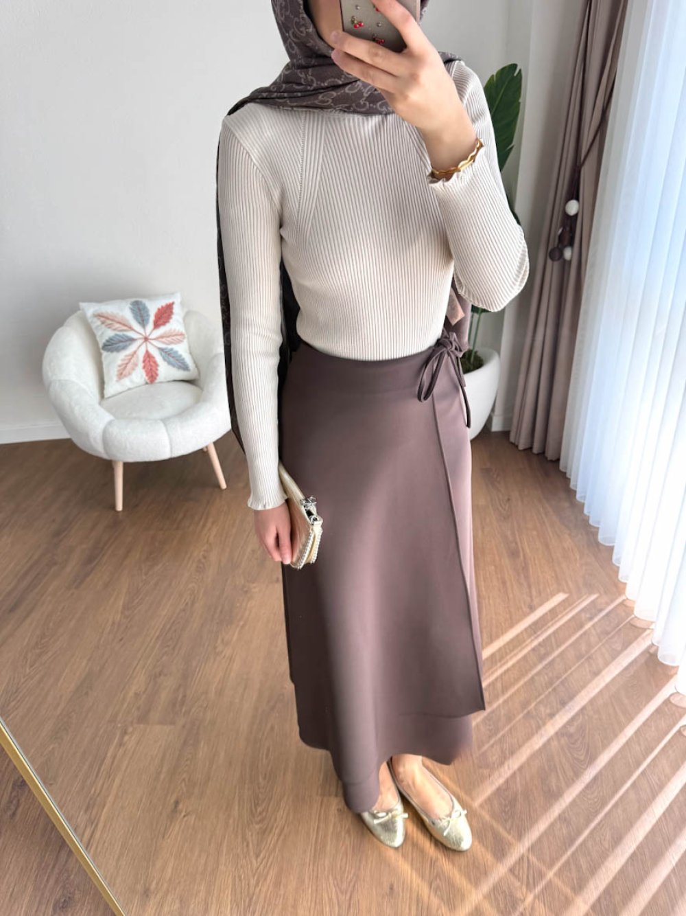 Dik Yaka Fırfırlı Body Bej