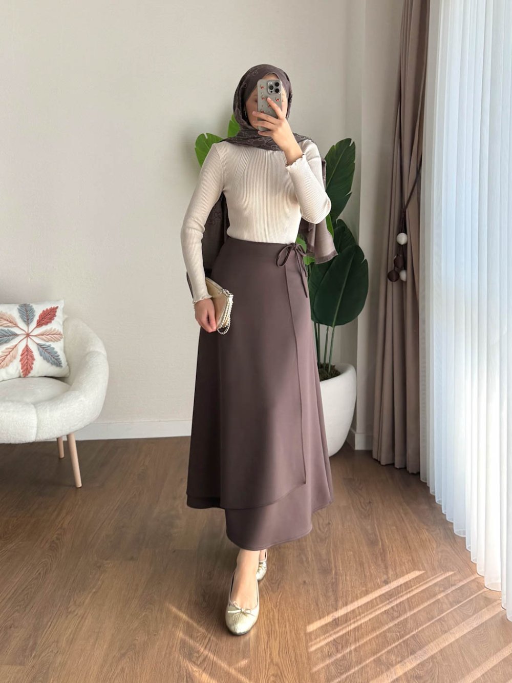 Dik Yaka Fırfırlı Body Bej