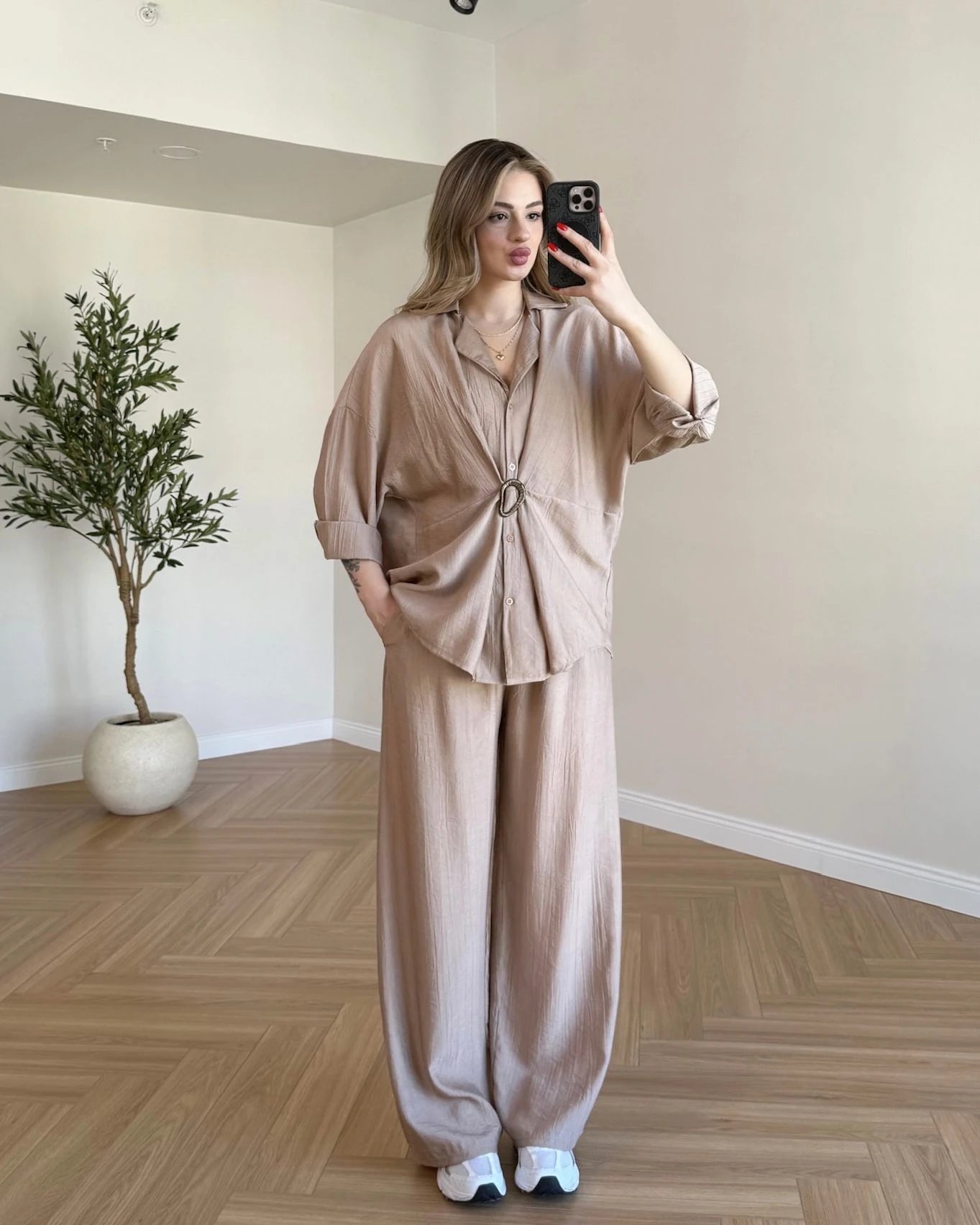 Broş Detaylı Gömlek Pantolon Takım - Bej