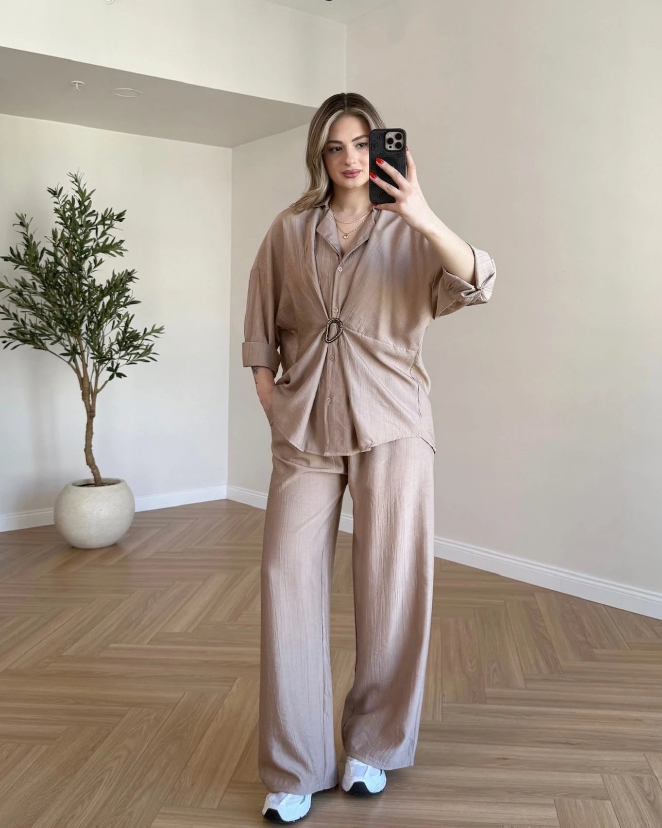 Broş Detaylı Gömlek Pantolon Takım - Bej