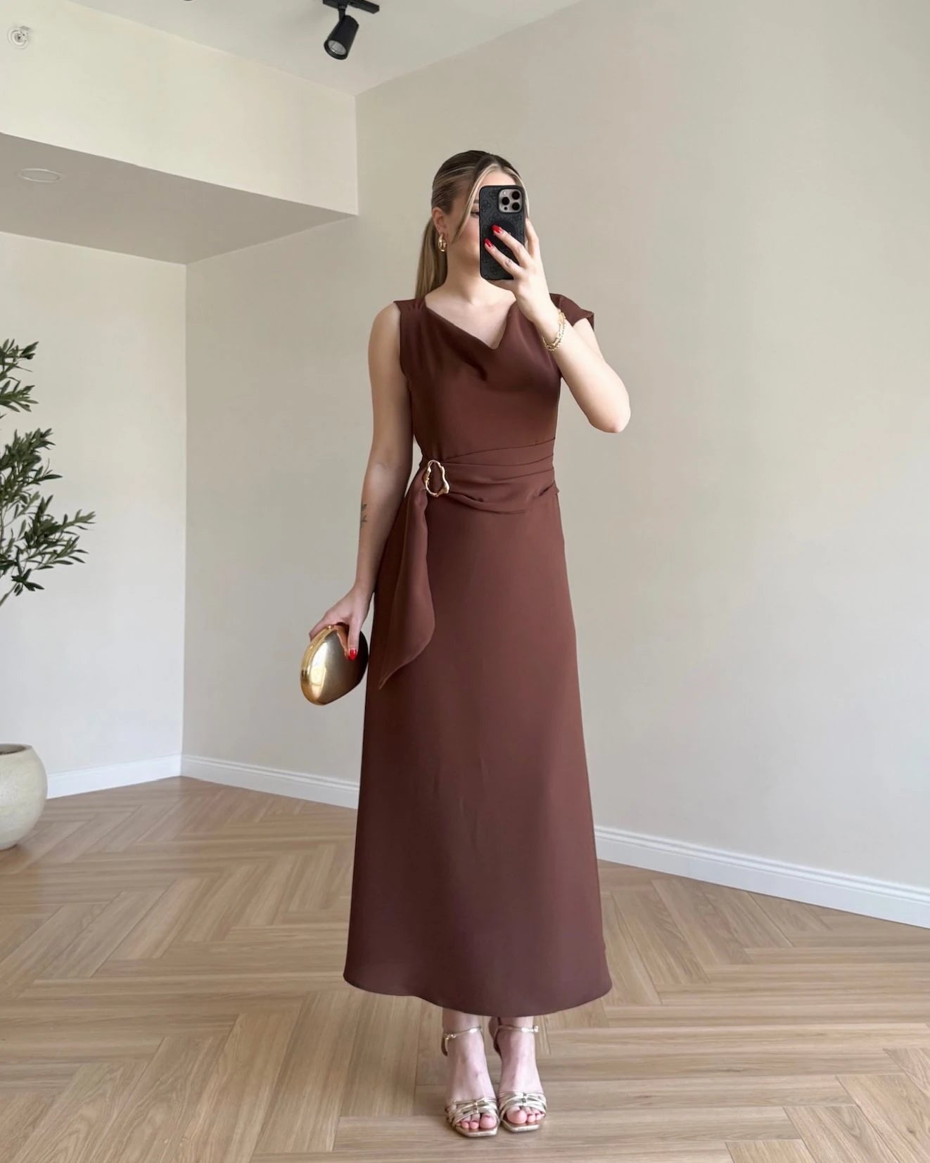 Degaje Yaka Bel Detaylı Elbise - Kahve