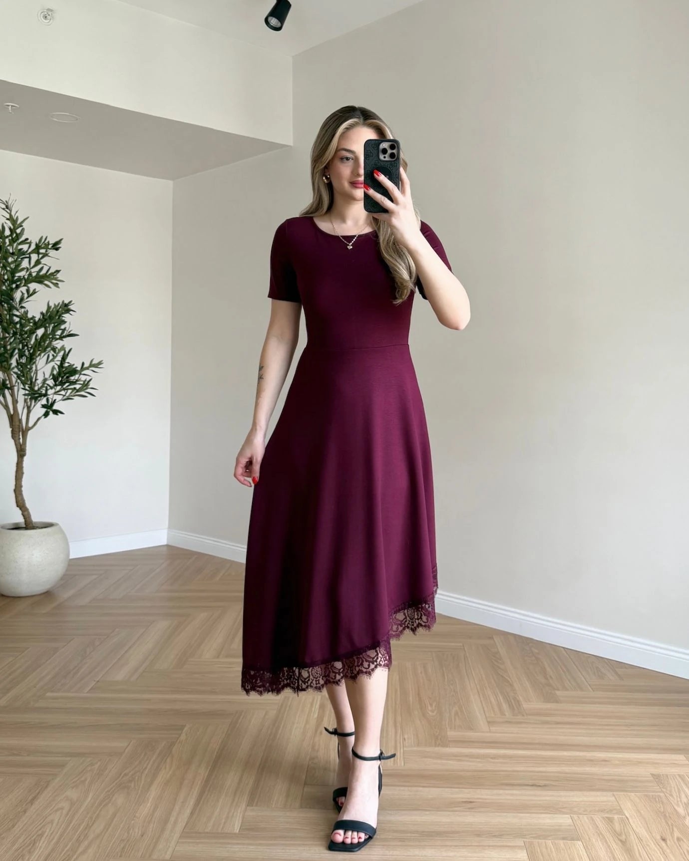 Eteği Asimetrik Dantelli Elbise - Bordo