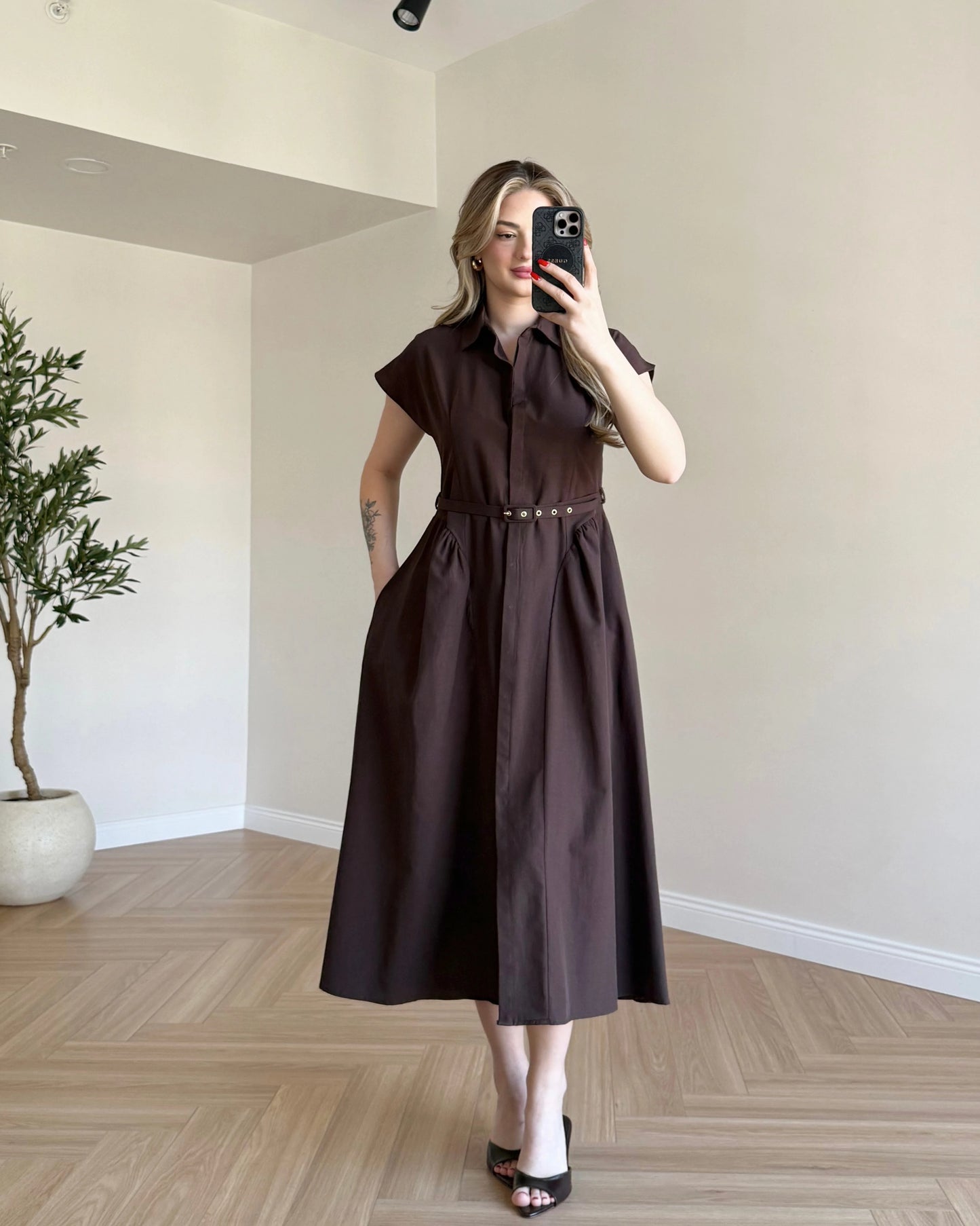 Gizli Düğmeli Kemerli Poplin Elbise - Kahve