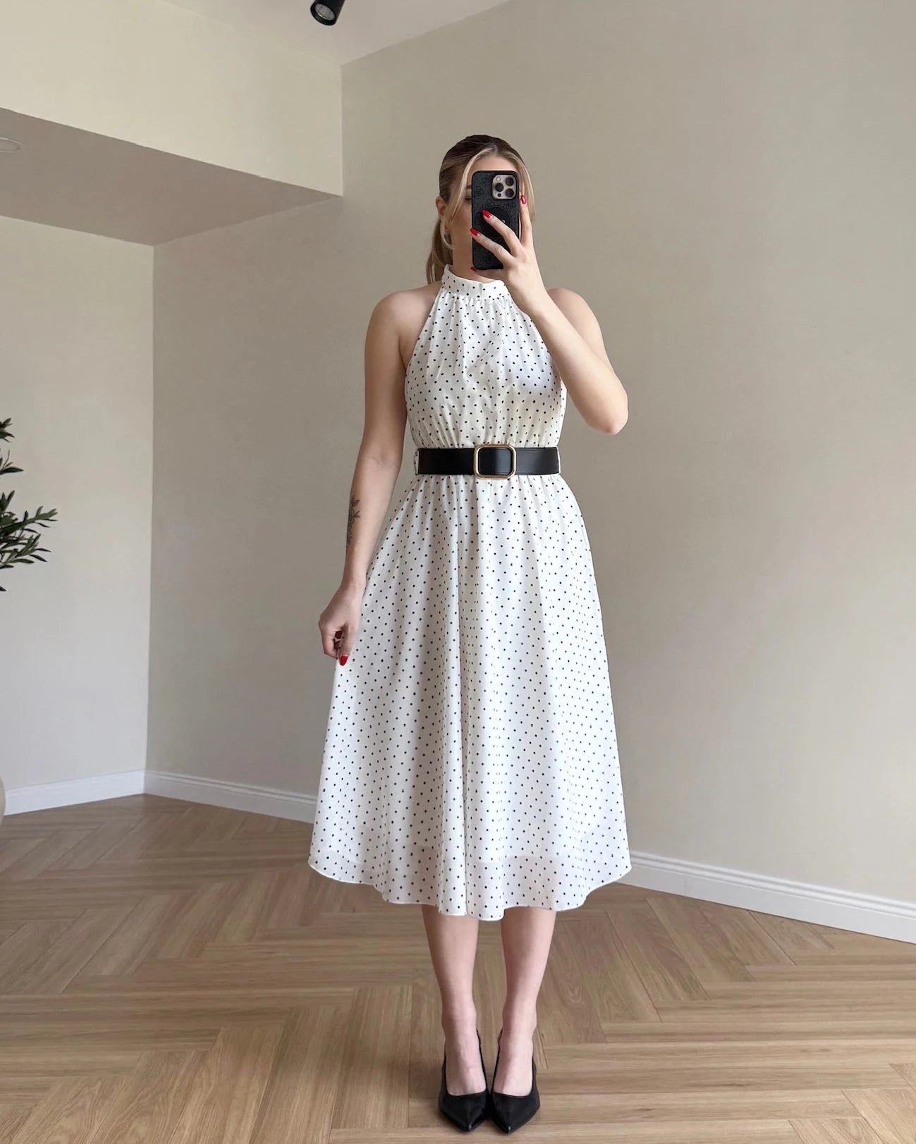 Halter Yaka Puantiyeli Şifon Elbise - Beyaz