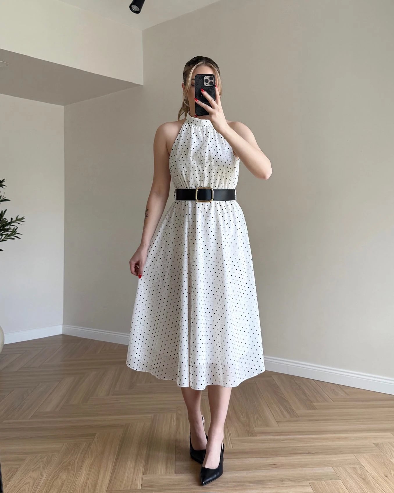 Halter Yaka Puantiyeli Şifon Elbise - Beyaz