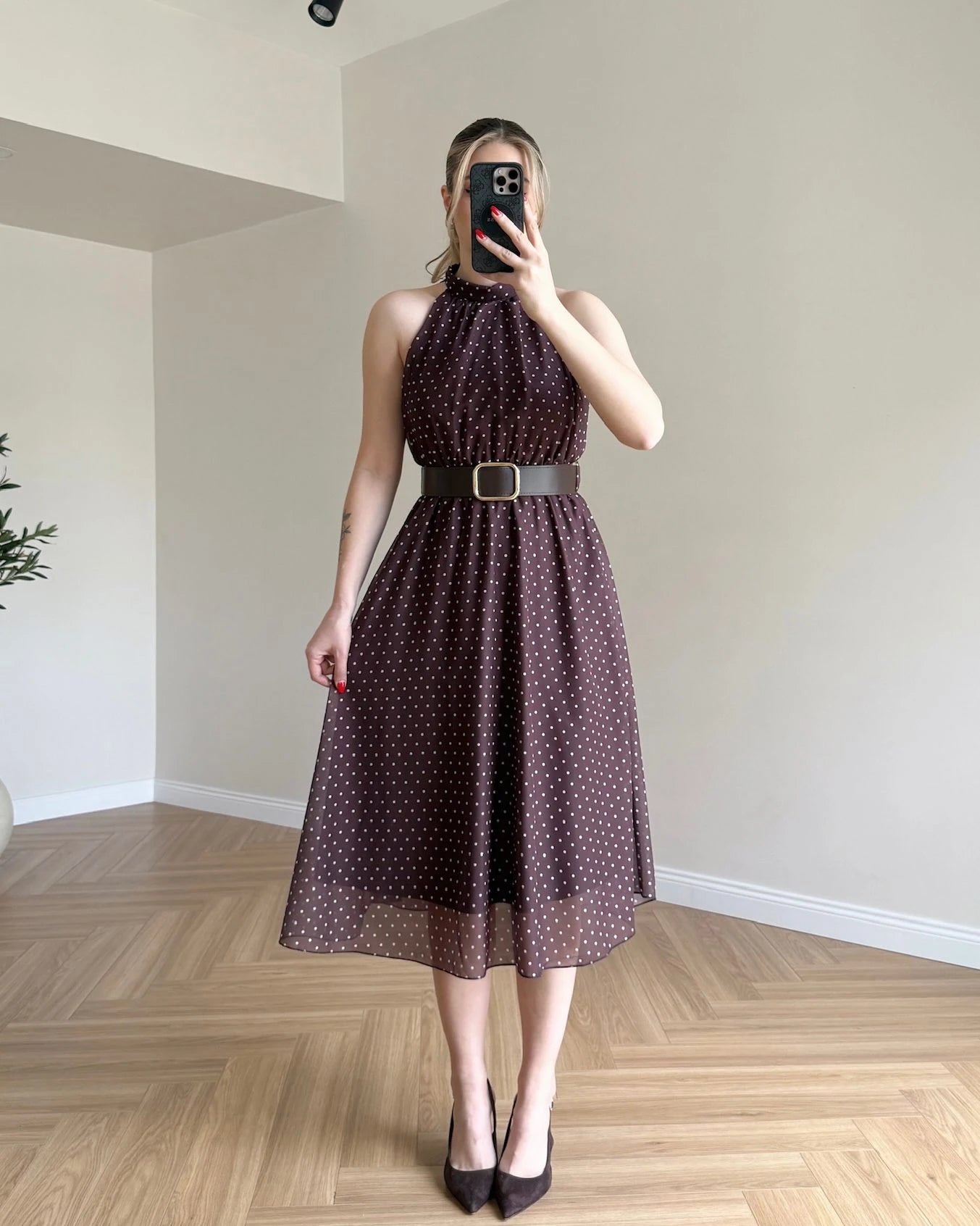 Halter Yaka Puantiyeli Şifon Elbise - Kahve