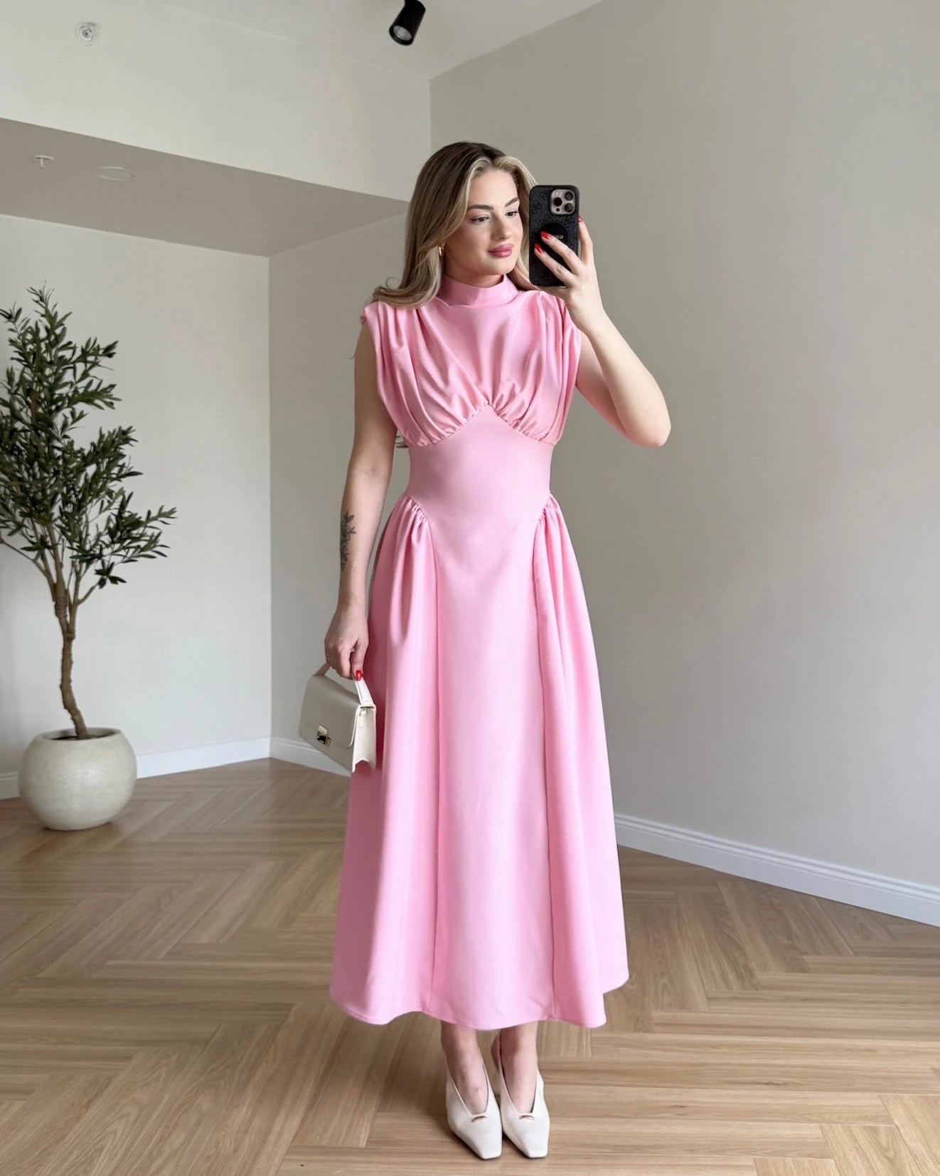 Vatkalı Sıfır Kol Sırt Bağlamalı Elbise - Pembe